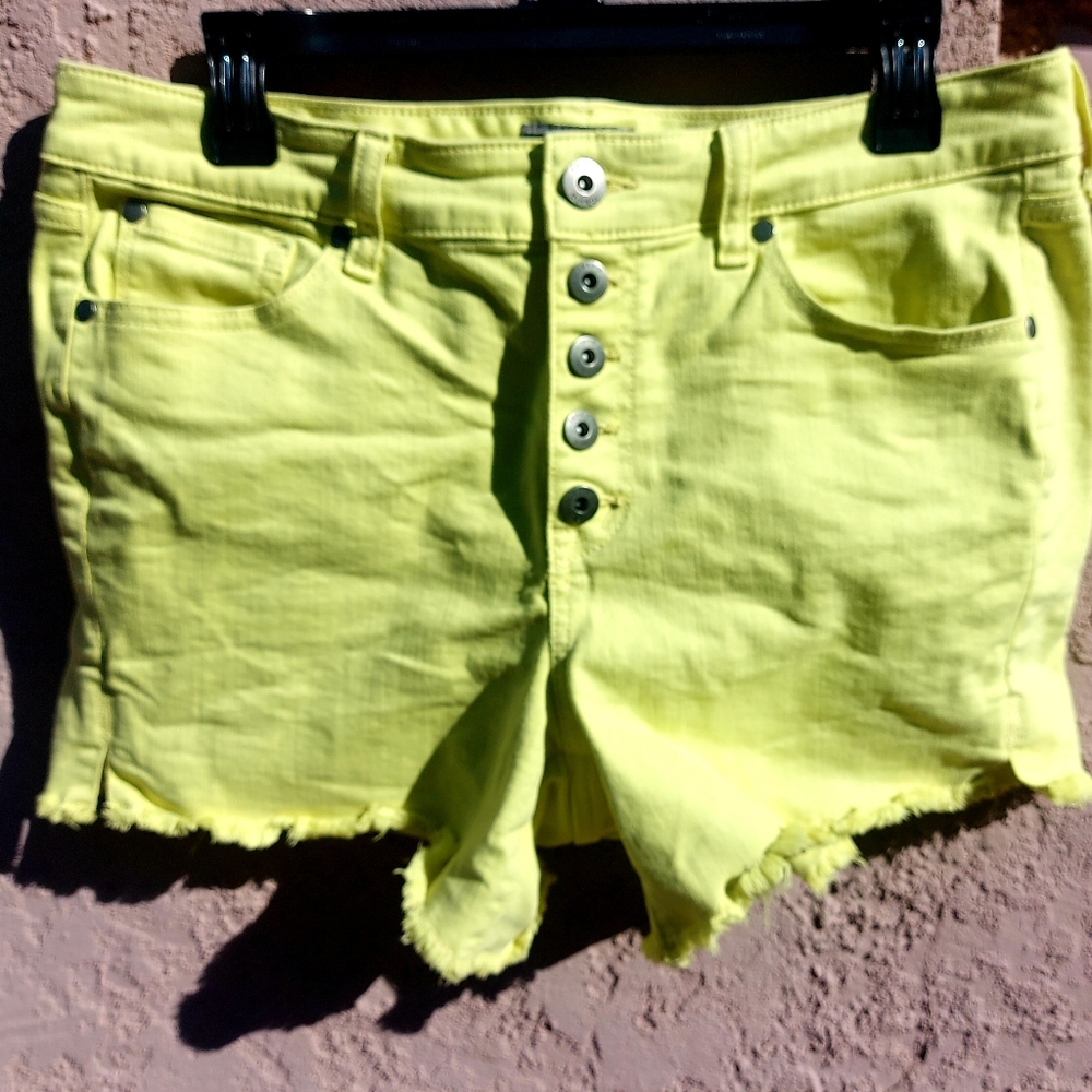 Torrid frayed hem short shorts